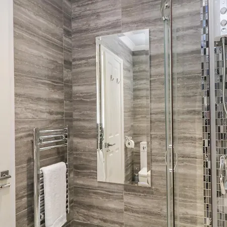 Bowness Apartment *